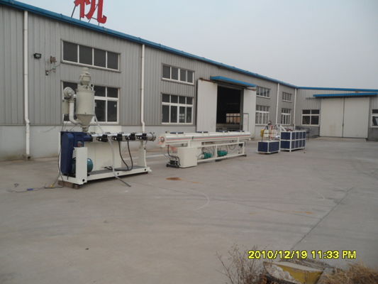 Chaîne de production en plastique de tuyau de drainage de pp/PE, machine en plastique de fabrication de tuyau du PE/PPR