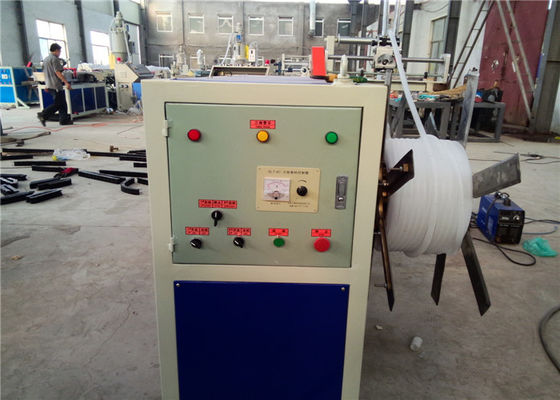 Chaîne de production de tuyau d'eau fraîche et chaude de boudineuse à vis simple en plastique du PE/PPR, drain de pe faisant la machine