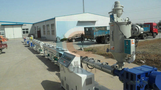 Machine en plastique d'extrusion de tuyau d'eaux d'égout de pp/PE, chaîne de production en plastique de tuyau de drainage