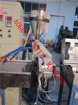 Ligne en plastique d'extrusion de tuyau de vis de SJSZ, extrudeuse 5T de tuyau de PVC