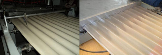 Ligne en plastique onduleuse d'extrusion de panneau de PVC, extrudeuse ondulée de plat