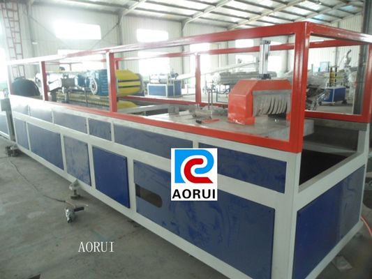 Un bon prix. Chaîne de production en plastique de profil de salon de WPC, ligne en plastique d'extrusion de profil de canapé de WPC en ligne