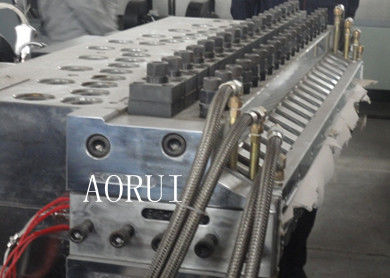 Un bon prix. Chaîne de production de panneau de mousse de PVC de la CE et d'OIN machine en plastique d'extrusion de panneau de PVC de vis de double en ligne