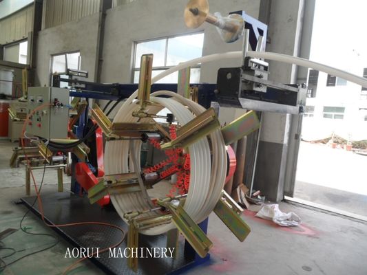 Un bon prix. Ligne en plastique boudineuse à vis d'extrusion de tuyau de fil électrique complètement automatique de double en ligne