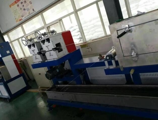 Un bon prix. 50HZ a réutilisé la bande de courroie de paquet faisant la chaîne de production de bande de courroie d'ANIMAL FAMILIER de la machine pp en ligne