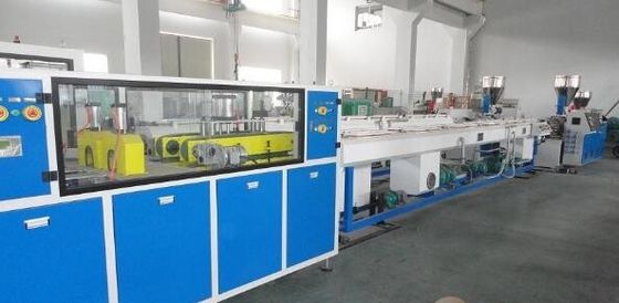 Un bon prix. Double tuyau en plastique faisant à machine/PVC la machine jumelle d'extrusion de tuyau de vis en ligne