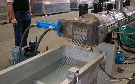 Un bon prix. Les granules en plastique machine, CE de PE ont certifié la machine de granules de film de PE en ligne