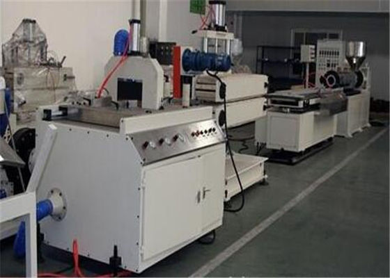 Un bon prix. Ligne d'extrusion de profil de deux vis/machine en plastique efficaces d'extrusion pour Turnking en ligne