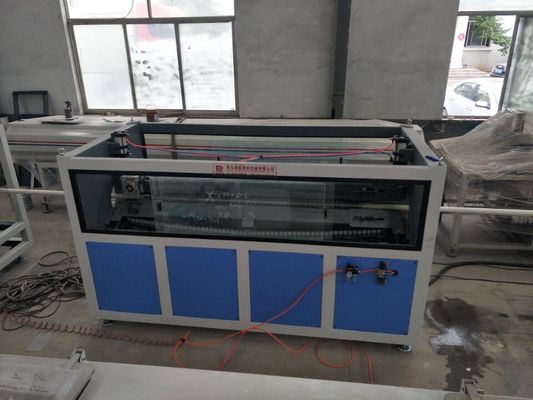 Un bon prix. Chaîne de production de tuyau d'approvisionnement en eau de PVC UPVC, machines en plastique d'extrusion de tuyau de PVC en ligne