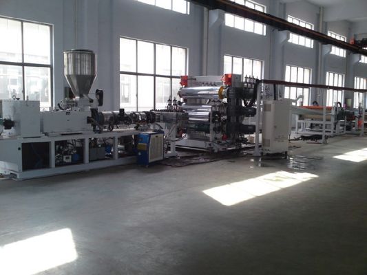 Un bon prix. Panneau de meubles d'UPVC WPC faisant la chaîne de production de panneau de mousse de PVC de machine CE en ligne