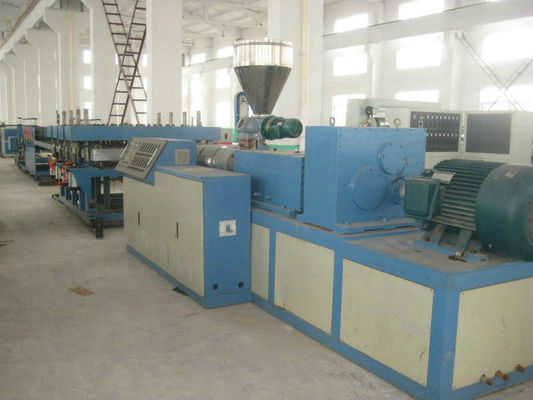 Un bon prix. Panneau en bois de meubles de la machine d'extrudeuse de panneau de mousse de PVC/WPC faisant la machine en ligne