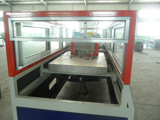 Un bon prix. Ligne automatique d'extrusion du PE WPC, boudineuse à vis jumelle conique en ligne