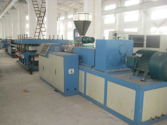 Un bon prix. Ligne en plastique en bois d'extrusion de panneau de mousse de PVC de croûte de machine/meubles de panneau de mousse du panneau WPC en ligne