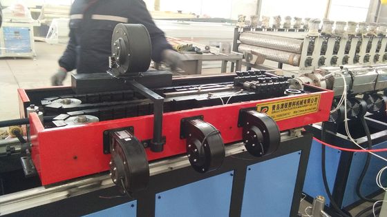 Un bon prix. Machine ondulée 60kg/H 10m/minute d'extrusion de tuyau de double vis en ligne