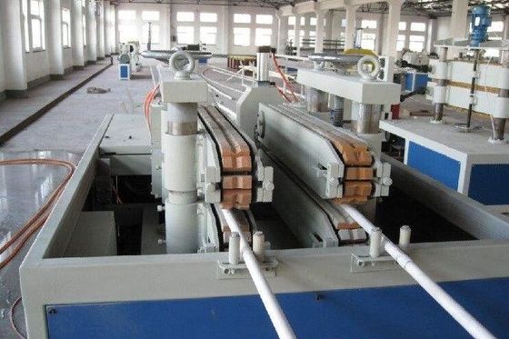 Un bon prix. Ligne/machines en plastique d'extrusion de double tuyau de PVC UPVC avec la vis jumelle en ligne