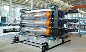 Un bon prix. Ligne en plastique d'extrusion de panneau de l'ABS/PMMA pour la papeterie/réfrigérateur en ligne