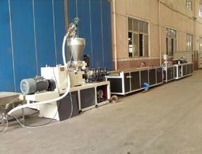 Un bon prix. Chaîne de production de WPC, ligne d'extrusion de plat de porte de PVC de W 600-1250mm en ligne
