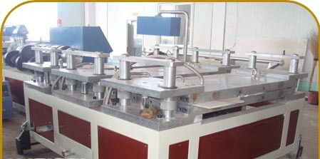 Un bon prix. Machine en plastique d'extrusion de vis jumelle, chaîne de production de conseil de WPC en ligne