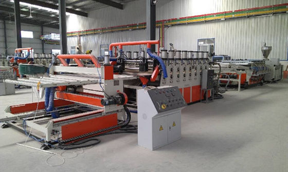 Un bon prix. Double boudineuse à vis en plastique en bois, ligne d'extrusion de panneau de mousse en ligne