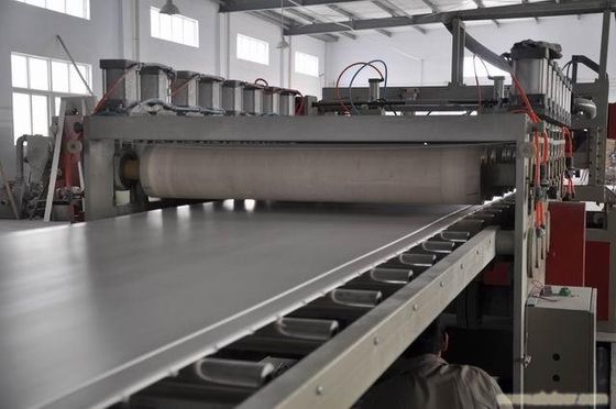 Un bon prix. Ligne en plastique en bois d'extrusion de conseil, machines en plastique d'extrusion en ligne