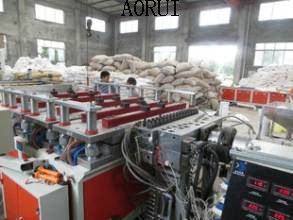 Un bon prix. PLC de machine de panneau de mousse de PVC commandant pour la cuisine, chaîne de production de panneau de PVC en ligne