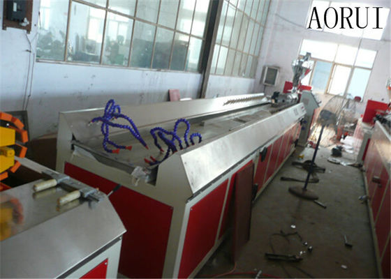 Un bon prix. Machines solides d'extrudeuse en plastique de profil de bande de bord et creuses décoratives de profil en ligne