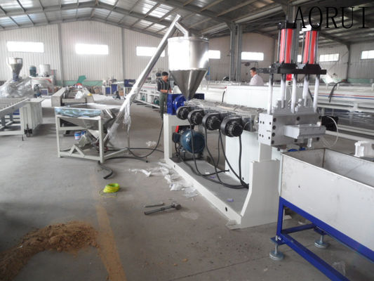 Un bon prix. La bouteille réutilisée par anneau de l'eau s'écaille le film de lavage 20-100KW d'extrudeuse de granule en ligne
