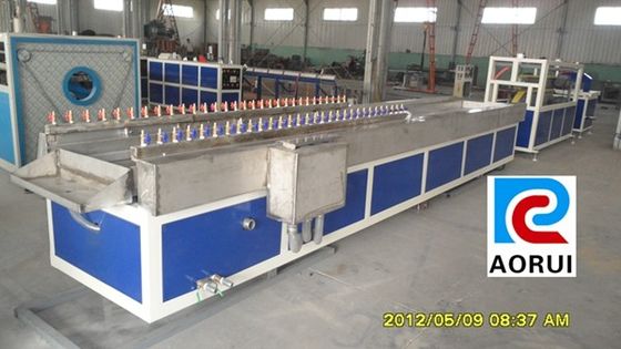 Un bon prix. Ligne en plastique d'extrusion de profil de Cabinet de WPC, machines de production de profil de sofa de WPC en ligne