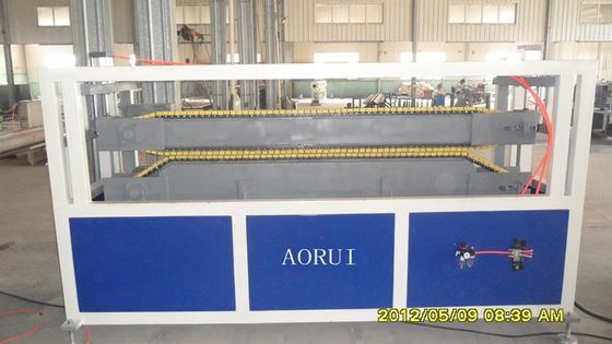 Un bon prix. Machines d'extrusion de profil de plat de pincement de décoration de PVC, chaîne de production en plastique de PVC en ligne