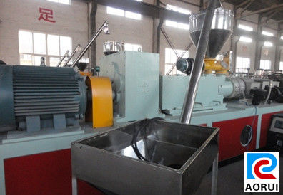 Un bon prix. Machine d'extrusion de panneau de mousse d'articles de cuisine de PVC, chaîne de production de panneau de mousse de PVC en ligne