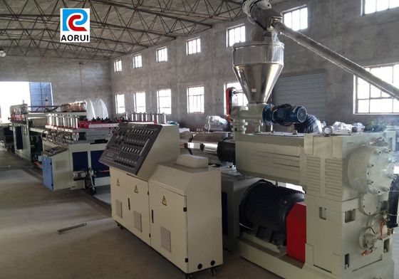 Un bon prix. Machine d'extrusion de panneau de mousse de WPC, machine en plastique en bois composée d'extrudeuse en ligne