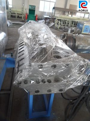 Un bon prix. Chaîne de production de calibre de construction du rendement élevé WPC, calibre de WPC Buliding faisant la machine en ligne