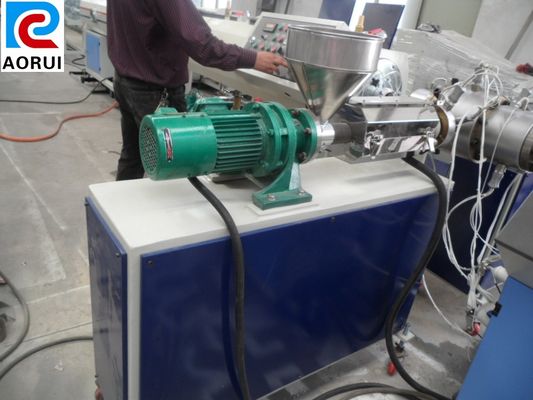 Un bon prix. Ligne en plastique simple d'extrusion de tuyau de PE de boudineuse à vis pour le tuyau architectural en ligne