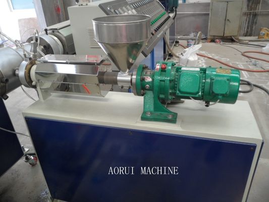 Un bon prix. Machines en plastique de production de tuyau de vis simple, ligne d'extrusion de tuyau de PE pour l'eau Suppy en ligne