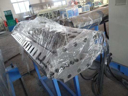 Un bon prix. Machine en plastique automatique d'extrusion de feuille, extrudeuse de feuille de pp/PE/chaîne de production en plastique de feuille de PE en ligne