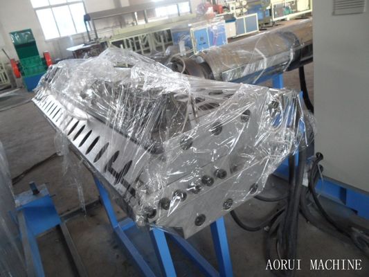 Un bon prix. Ligne/panneau larges d'extrusion de porte de PVC WPC faisant la chaîne de production de panneau des machines/WPC en ligne