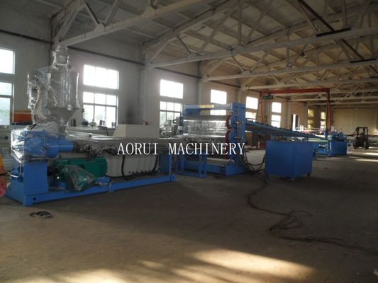 Un bon prix. La machine en plastique d'extrusion de feuille de PVC, PVC libre a écumé feuille pour la chaîne de production de décoration en ligne
