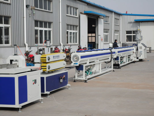 Un bon prix. Ligne en plastique complètement automatique d'extrusion de tuyau, machine simple de boudineuse à vis de PE en ligne