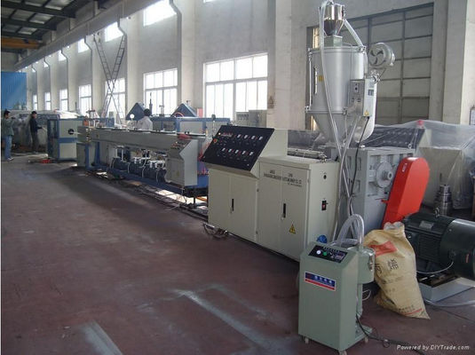 Un bon prix. Équipement en plastique d'extrusion de rendement élevé pour le tuyau d'eau fraîche et chaude en ligne