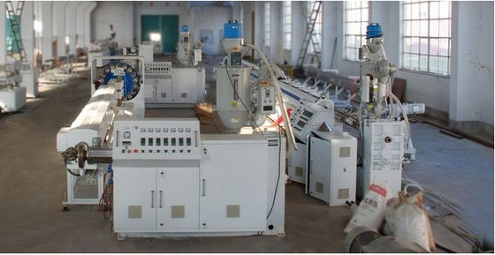 Un bon prix. Double tuyau de PVC de vis faisant la machine pour la chaîne de production en plastique de conduite d'eau de PVC en ligne