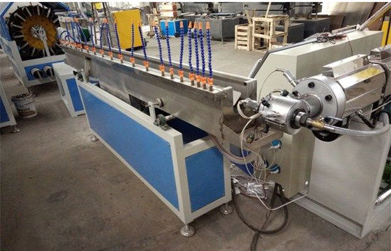 Un bon prix. La machine en plastique de tissu-renforcé d'extrudeuse de tuyau de PVC, PVC a renforcé le tuyau faisant la machine en ligne