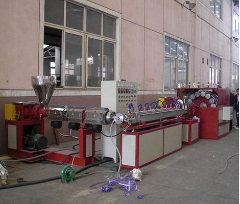Un bon prix. Ligne en plastique molle de tissu-renforcé d'extrusion de tuyau, tuyau de PVC faisant la machine en ligne