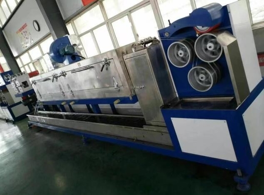 Un bon prix. Pp complètement automatiques CHOIENT la ligne vis simple d'extrusion de bande de courroie en ligne
