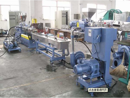 Un bon prix. Machine de réutilisation en plastique de rebut de granulation en plastique de machine de film d'ABS d'ANIMAL FAMILIER de PE de pp en ligne