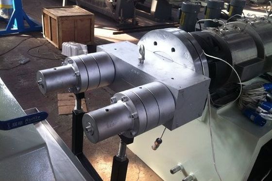 Un bon prix. Double chaîne de production de tuyau de PVC de machine de boudineuse à vis approbation d'OIN de la CE en ligne