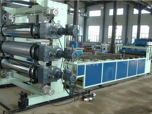 Un bon prix. La feuille en plastique de PVC faisant la machine, actionnent la double chaîne de production de panneau de vis en ligne