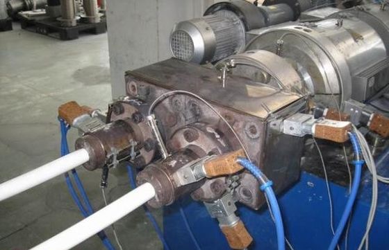 Un bon prix. Extrudeuse simple de tuyau de jumeau de la vis PP/PE de tuyau de machine en plastique de fabrication en ligne