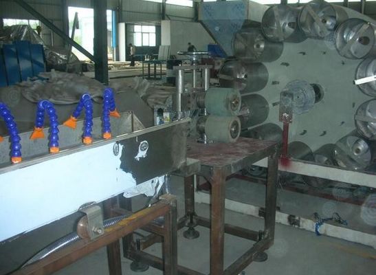 Un bon prix. Ligne en plastique d'extrusion de tuyau de double vis pour le tuyau d'arrosage/canalisation renforcés de peau de serpent en ligne