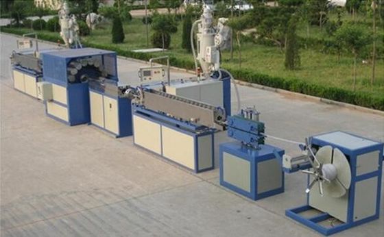 Un bon prix. Ligne en plastique durable d'extrusion de tuyau, tuyau de tissu-renforcé de PVC faisant la machine en ligne
