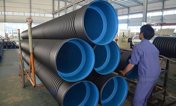 Un bon prix. Chaîne de production ondulée de tuyau d'extrusion de résistance thermique de machine de HDPE de mur en plastique de double en ligne